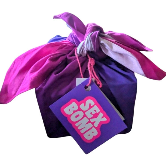 NEW Lush SEX BOMB Gift Set - Picture 2 of 3